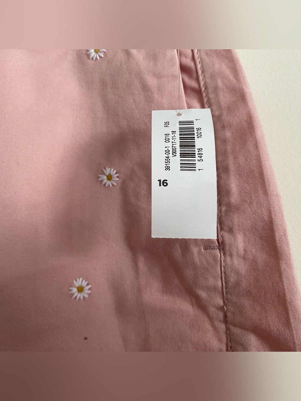 NWT Old Navy Everyday Shorts Light Pink with White Embroidered Flowers 5 Inch 16 - Picture 5 of 7